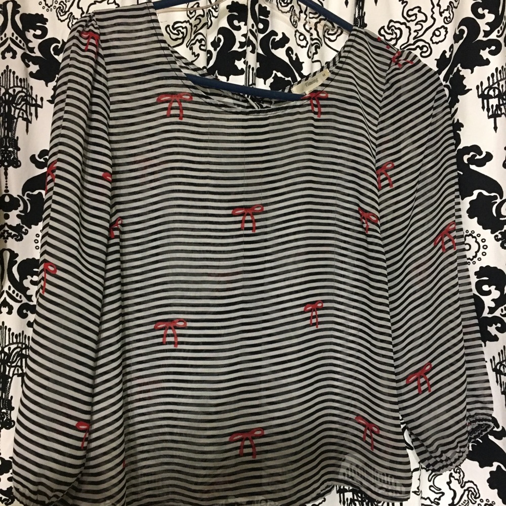 Stripped Shirt with buttons in the back.